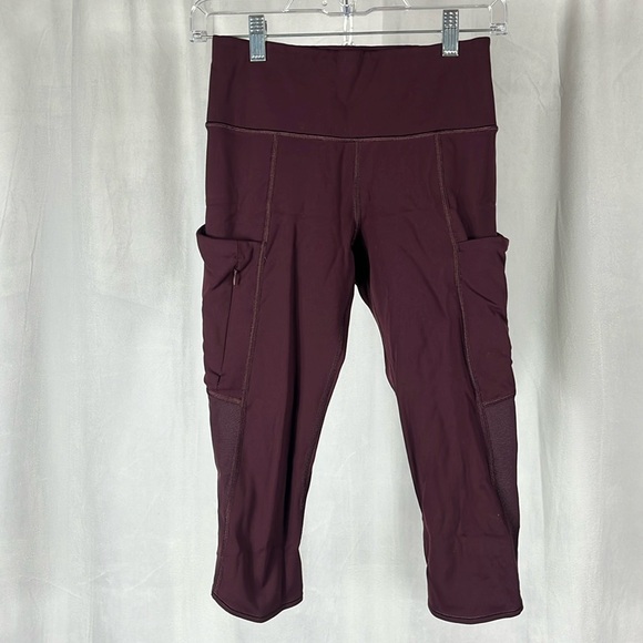 Athleta All In Crop Leggings in Maroon. - Picture 3 of 11